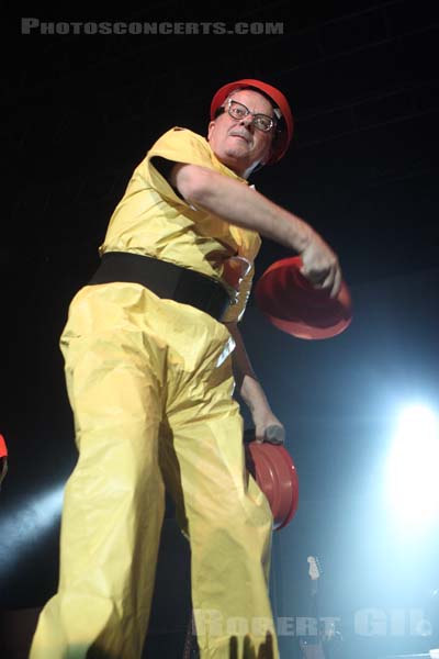 DEVO - 2008-06-03 - PARIS - Espace Charlie Parker - Grande Halle - 